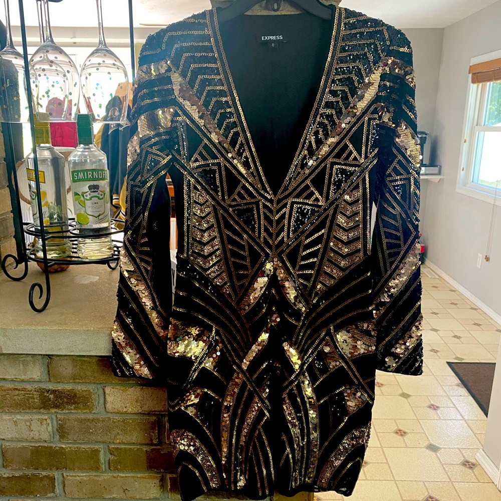 Black and gold long sleeve midi dress